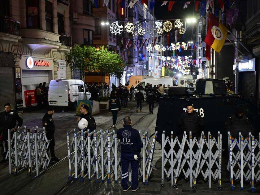 أنباء عن سقوط ضحايا في انفجار داخل مركز تجاري باسطنبول