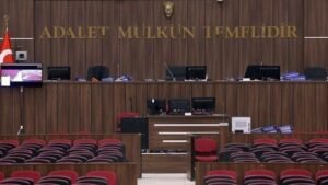 محكمة تركية تفرج عن طبيبة طالبت بتحقيق في استخدام أسلحة كيميائية بالعراق