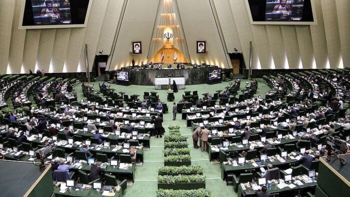 البرلمان الإيراني: علاقاتنا مع الإمارات قوية لكن أبوظبي ارتكبت خطأ استراتيجيا