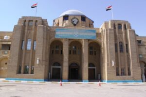 وزير النقل الأسبق يمنح بناية شركة الموانئ العراقية لمحافظة البصرة دون عقد قانوني