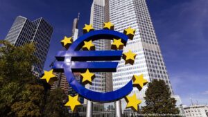 البنك الأوروبي: اقتصاد منطقة اليورو اثبت انه أكثر مرونة من المتوقع