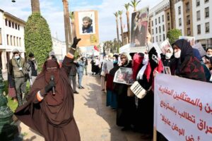 عائلات المغاربة المعتقلين في سوريا والعراق تحتج أمام وزارة الخارجية