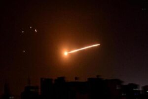 سورية اعترضت صواريخ إسرائيلية في حمص وإصابة ثلاثة