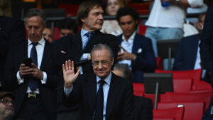 رئيس ريال مدريد قد يغيب عن الكلاسيكو بسبب جماهير برشلونة