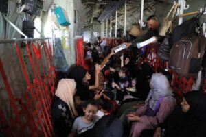 العراق يجلي 234 مواطنا من السودان