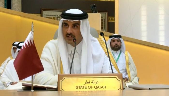 أمير قطر غادر القمة دون القاء كلمة فيها