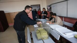 النتائج الأولية للانتخابات التركية تظهر حصول أردوغان على 49% مقابل 45% لكليتشدار أوغلو