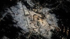 رائد إماراتي يوثق بغداد من الفضاء: بفضلها تقدمت البشرية