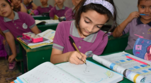 في العراق.. معلمو المدارس الحكومية لا يثقون بها ويرسلون أولادهم للمدارس الخاصة