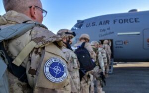 الناتو يتولى مهمات إضافية في العراق بطلب من بغداد