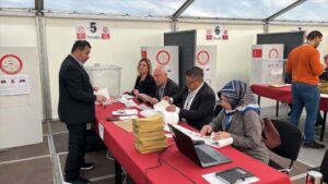 تركيا تواصل التصويت في جولة الإعادة من سباق الرئاسة