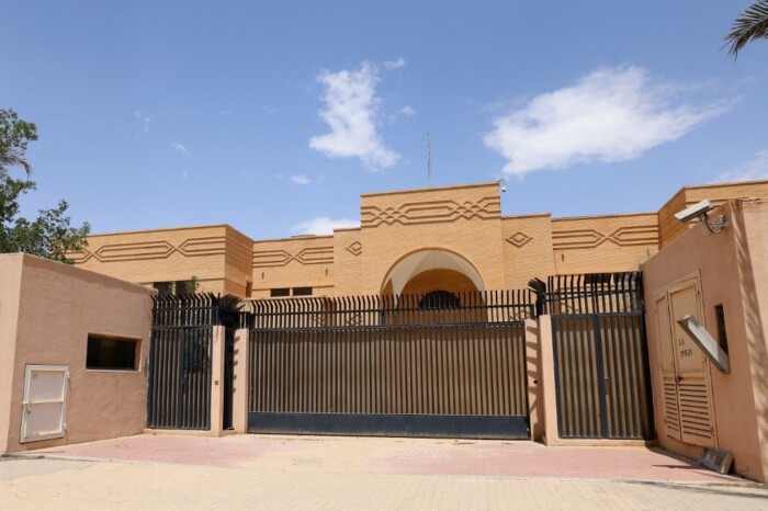 إيران تفتتح سفارتها في السعودية بعد 7 سنوات من الإغلاق
