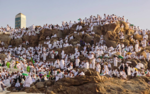 حجاج بيت الله الحرام على صعيد جبل عرفات لأداء ركن الحج الأعظم