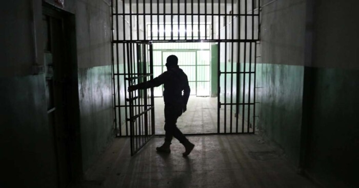 إحالة ضباط ومنتسبين في الداخلية الى المحاكمة على خلفية هروب مدان من السجن في  البصرة