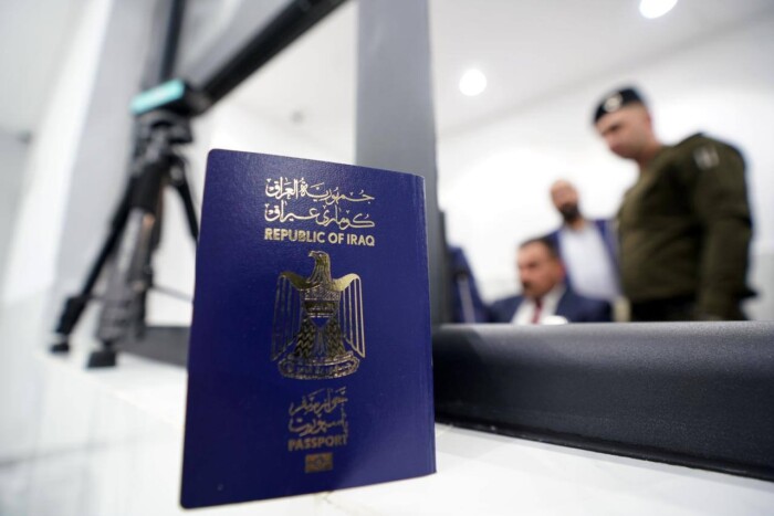 العراق يفتتح محطة لاصدار الجواز الإلكتروني في الأردن