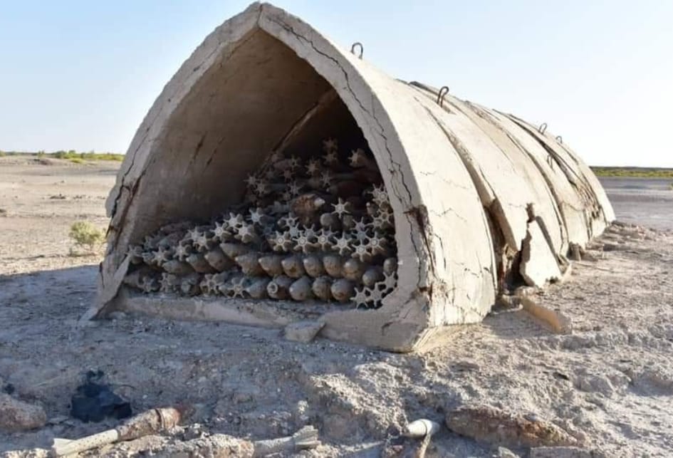 بالصورة.. جفاف الاهوار يكشف عن مخلفات حربية ومعدات عسكرية