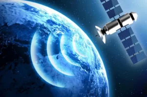 الاتصالات: ماضون بالتعاقد مع شركات عالمية لاطلاق خدمة الانترنت الفضائي