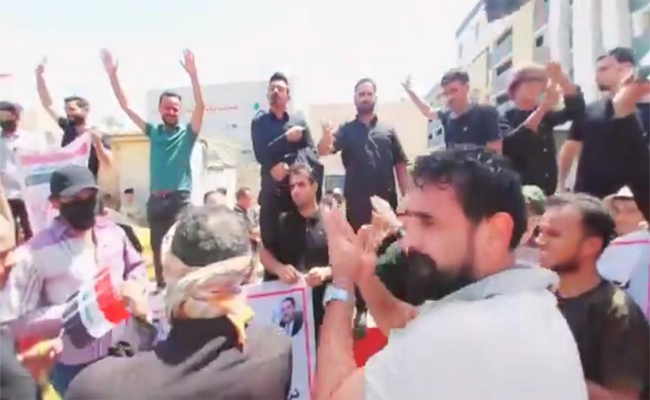بالفيديو: جموع المحاضرين والاداريين التربويين يملئون ملعب الجمهورية في البصرة لأجل التعاقد