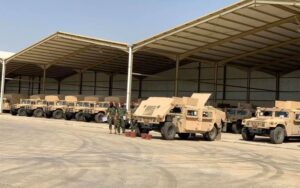 التحالف الدولي يجهز قوات البيشمركة بأسلحة ومعدات