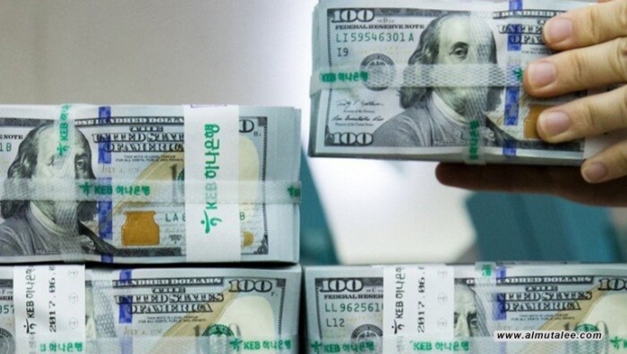 العراق يمنع 8 بنوك محلية من التعامل بالدولار الأمريكي