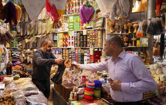 انخفاض أسعار الأغذية يؤدي لتراجع التضخم في العراق