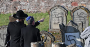 تخريب أكثر من 40 قبراً يهودياً في شرق ألمانيا