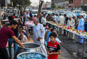 ساعة المسلة: بيوت الاهالي في كربلاء تحولت الى مواكب وهيئات حسينية