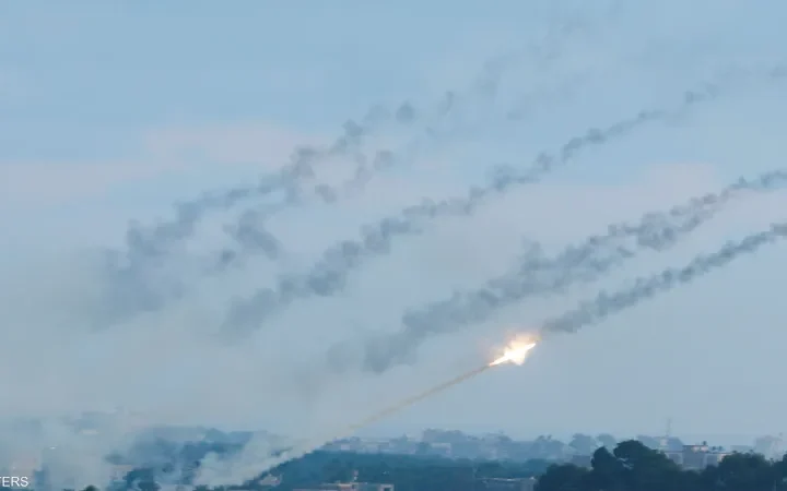 الجيش الإيراني يهدد باستهداف الطاقة وتحلية المياه في الخليج بعد تهديدات ترامب