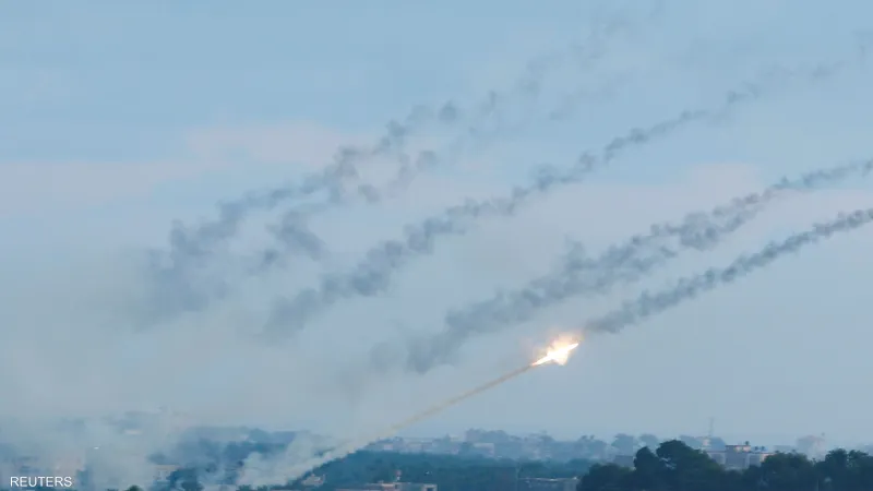 طائرات إسرائيلية تقصف أهدافا في لبنان مع إطلاق حزب الله لصاروخ قوي