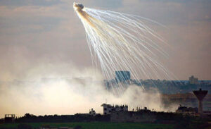 ما هي قنابل الفوسفور الأبيض التي استخدمتها اسرائيل على سكان غزة وجنوب لبنان؟