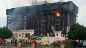 38 مصابا على الأقل جراء حريق هائل في مقر امني بمصر