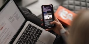 منتدى دافوس: المعلومات المضللة أبرز المخاطر على البشرية بالعامين المقبلين