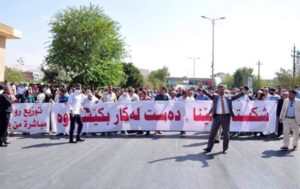 معلمو اربيل يهددون بالاضراب بسبب تأخر صرف الرواتب