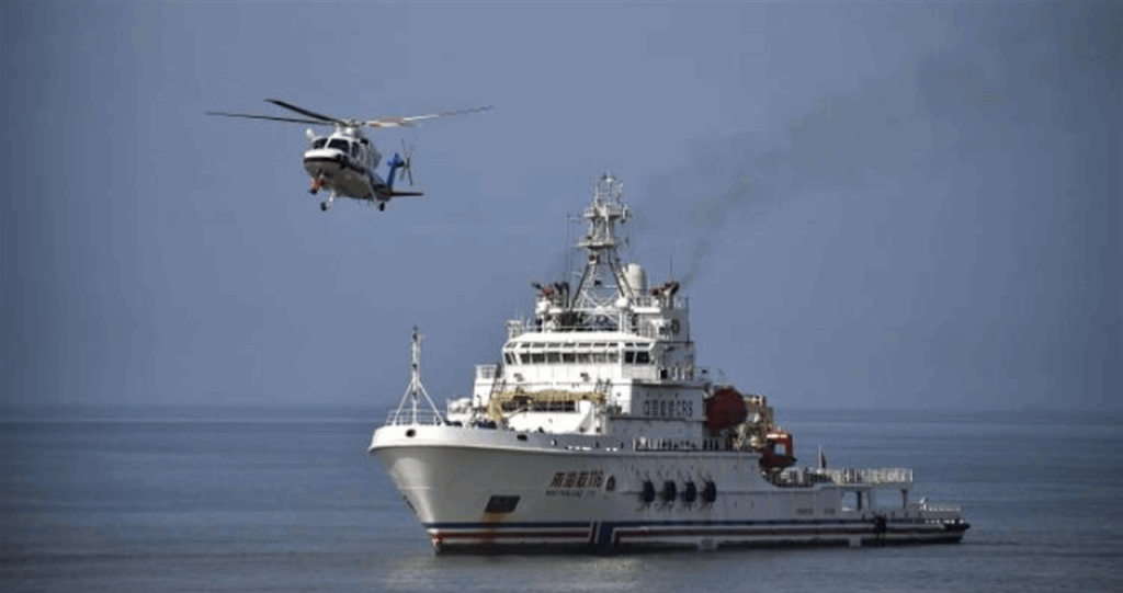 سفينة عسكرية يونانية تطلق النار على طائرتين مسيرتين في البحر الأحمر
