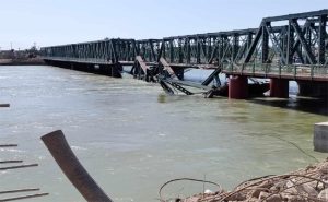 محافظ الأنبار: سيتم مقاضاة المقصرين بانهيار جسر الفلوجة الحديدي