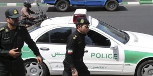 اعتداء إرهابي على سيارتين للشرطة شرق إيران