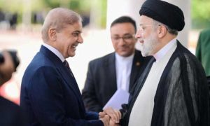 رئيس وزراء باكستان يشيد بموقف إيران “القوي” بشأن غزة