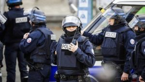 الشرطة تردي رجلاً حاول إضرام النار في كنيس بشمال غرب فرنسا