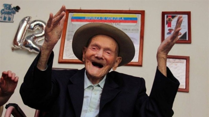 وفاة فنزويلي يحمل لقب أكبر معمّر في العالم عن 114 عاماً
