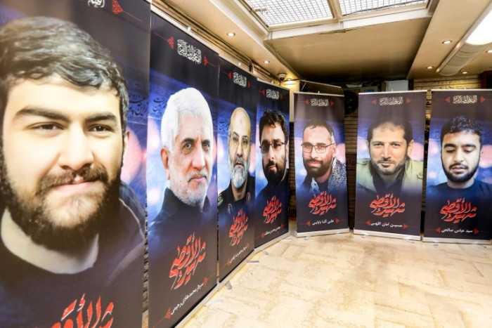 جثامين أعضاء الحرس الثوري الذين سقطوا  بهجوم على القنصلية في سوريا تصل إيران