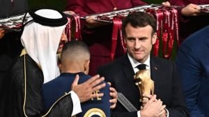 كواليس لقاء بين ماكرون وبيرز في قصر الإليزيه