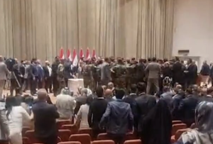 البرلمان العراقي.. ساحة معركة بدلاً من منبر حكمة.. دعوات الى ضبط السلوك