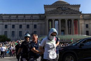 شرطة نيويورك تعتقل 29 شخصا في احتجاجات مؤيدة للفلسطينيين بمتحف بروكلين