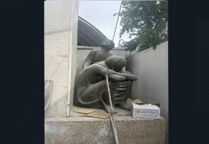 الرمز المهمل: تمثال يموت في زوايا وزارة العدل
