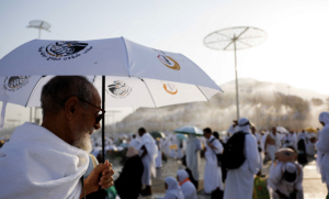 الحجاج يكتوون بلهيب الشمس في مكة ووفاة العشرات