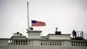 تنكيس العلم الأمريكي فوق الكونغرس يثير التكهنات حول حالة بايدن