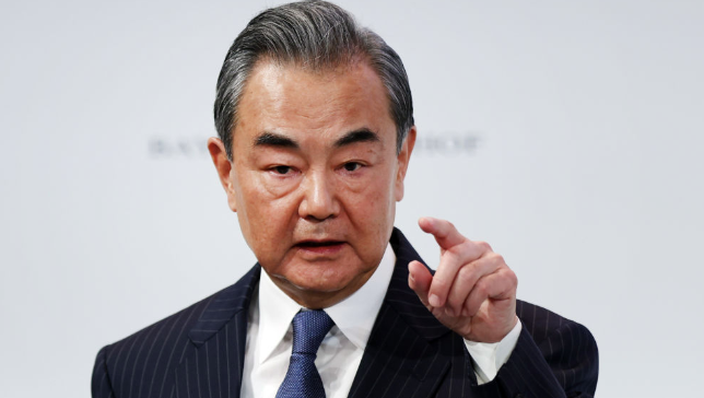 وزير الخارجية الصيني: ندعم إيران في الدفاع عن أمنها