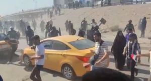 خريجو المهن الطبية ينظمون احتجاجاً أمام وزارة المالية وسط أجواء امنية مشددة