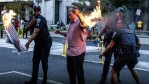 صحافي امريكي يحرق نفسه دعماً لغزة