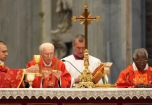 تصاعد الدخان الابيض وانتخاب بابا جديد